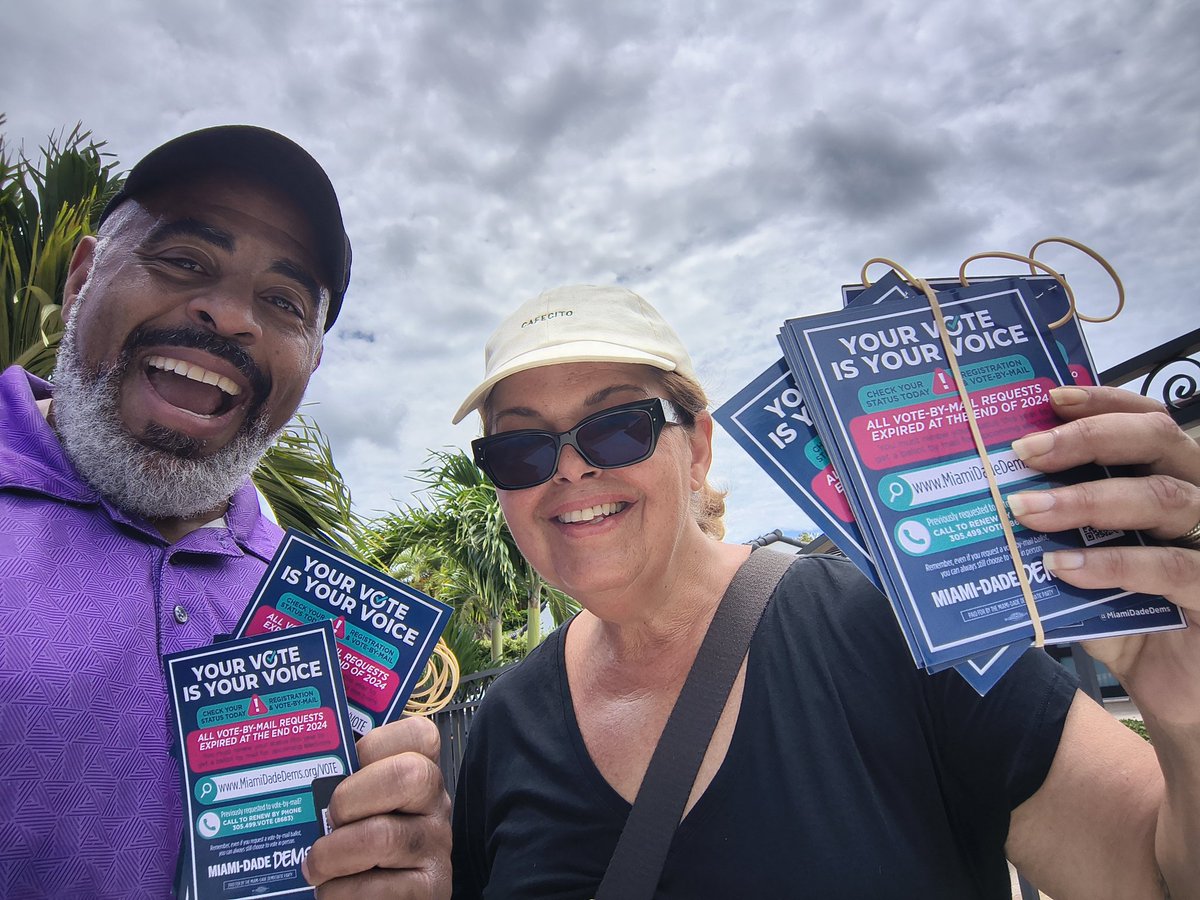 DemocratsWay's tweet photo. DEMS ON DOORS IN CORAL WAY!!! Many thanks to the Miami-Dade Democratic Party for putting this together and giving us the chance to energize Democrats in Coral Way! They have given us more doors to knock and we can't wait to deliver! 😎 https://t.co/NLQBT8dFpQ