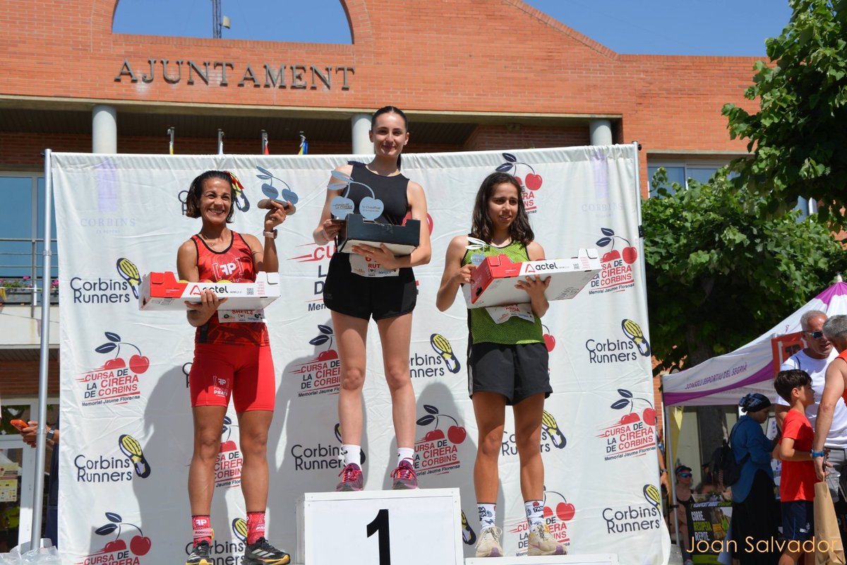 ITER5's tweet photo. Corbins va acollir la @cursadelacirera 

🏃‍♂️🏃‍♀️La prova va reunir a uns 700 participants entre les curses de 10 i 5K ila caminada.

🥇🔝Jordi Santaulari i Clara Farràs van guanyar la 10K i Marta Gort i Ruben Baeza la de 5K.

Més informació a https://t.co/wzm9DkPxMk https://t.co/BobiERQBPA