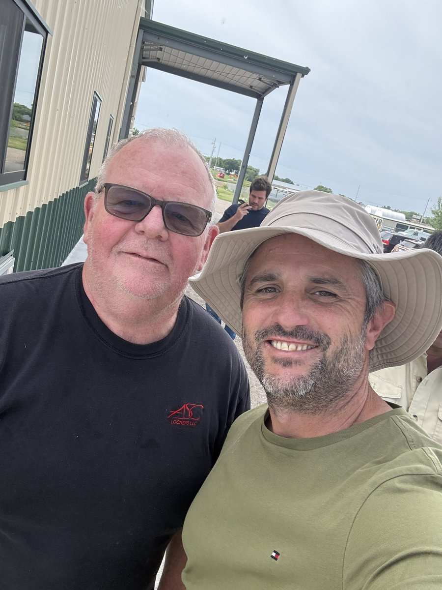 VascoSallaberry's tweet photo. De todas formas, lo que más me impactó fueron las cuestiones blandas. 

Toda la familia en el campo, los dueños mismos nos atendieron y hasta en algunas ocasiones estaban apurados porque se tenían que subir al tractor. https://t.co/Y1woshDaYU