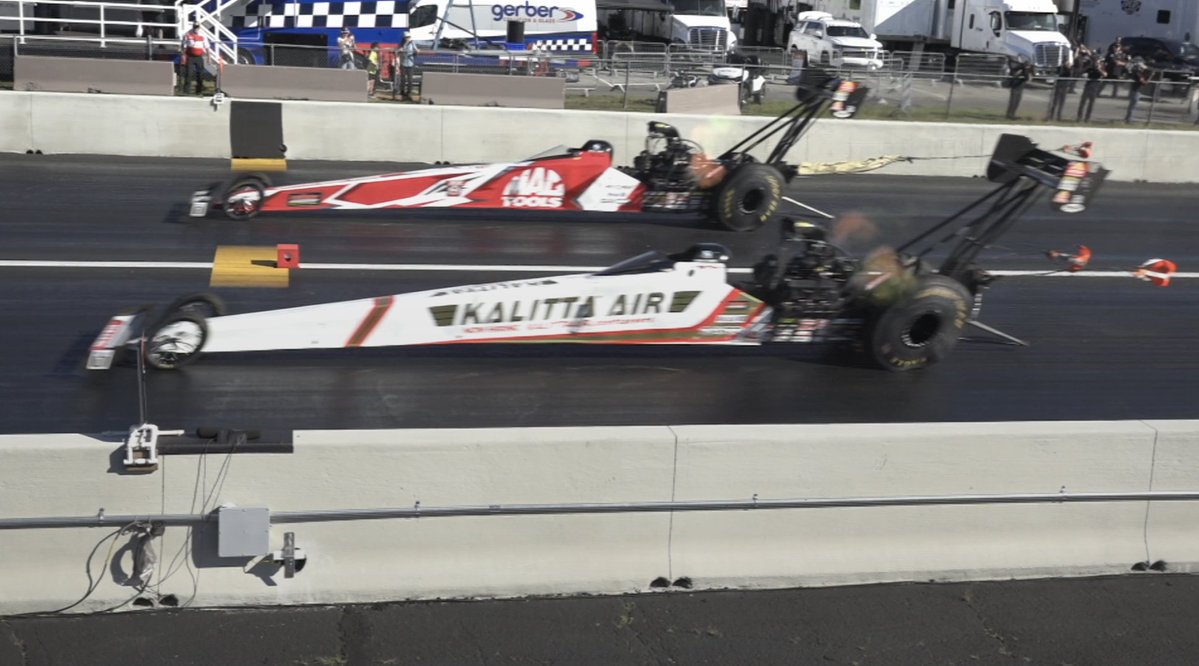 KellyCrandall's tweet photo. It doesn't get any closer or better than that between Shawn Langdon and Doug Kalitta in the Top Fuel final. 

In the words of Kyle Busch, "If you don't like that kind of racing, don't even watch." 

@TeamKalitta https://t.co/STtdtdcQjw