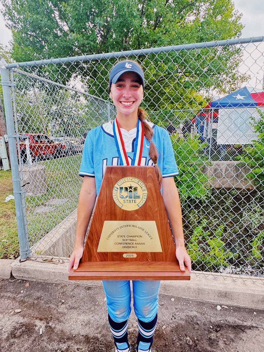 GraceeBrewer_'s tweet photo. 3x 5A State Champion!!! Best highschool career I could’ve asked for. Thank you @LakeCreek_SB for everything, I’m going to miss this program more than anything. I love each and everyone one of yall 🩵🩵🥹🥹 https://t.co/ARomM38MJu