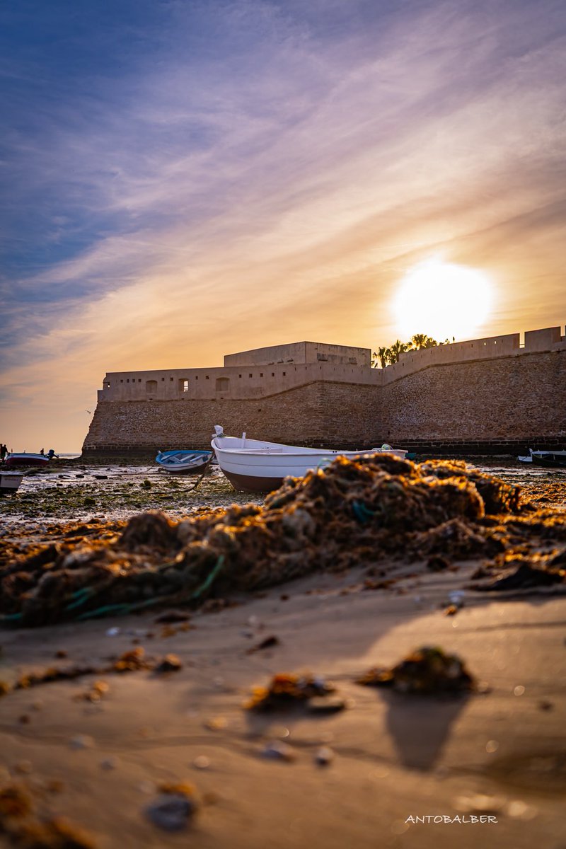 antocoleta67's tweet photo. Así es Cádiz desde mi objetivo.📸📸📸🌅🌅🌅❤️ https://t.co/P3r09R1v8k