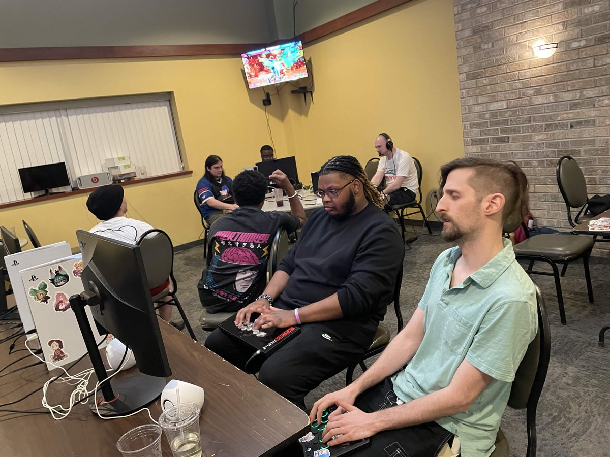 ChoiWingleung's tweet photo. Despite GB &amp; MKE invasion, RareBear gets through tough competition to get 🥈 in SF6 at FS143 GG's

🥇 @Magik4FGC | GreatFireball
🥈 @BRANDONBERRY3
🥉 @yacu_b
4 @Bari_414
5 Miich
5  TestedGnu
7  @underscorelol_
7  WaltDeWalt

VODS coming soon on YT: @AkitoFGC  @Jimmypikachuchoi https://t.co/Pj8DDxQE01