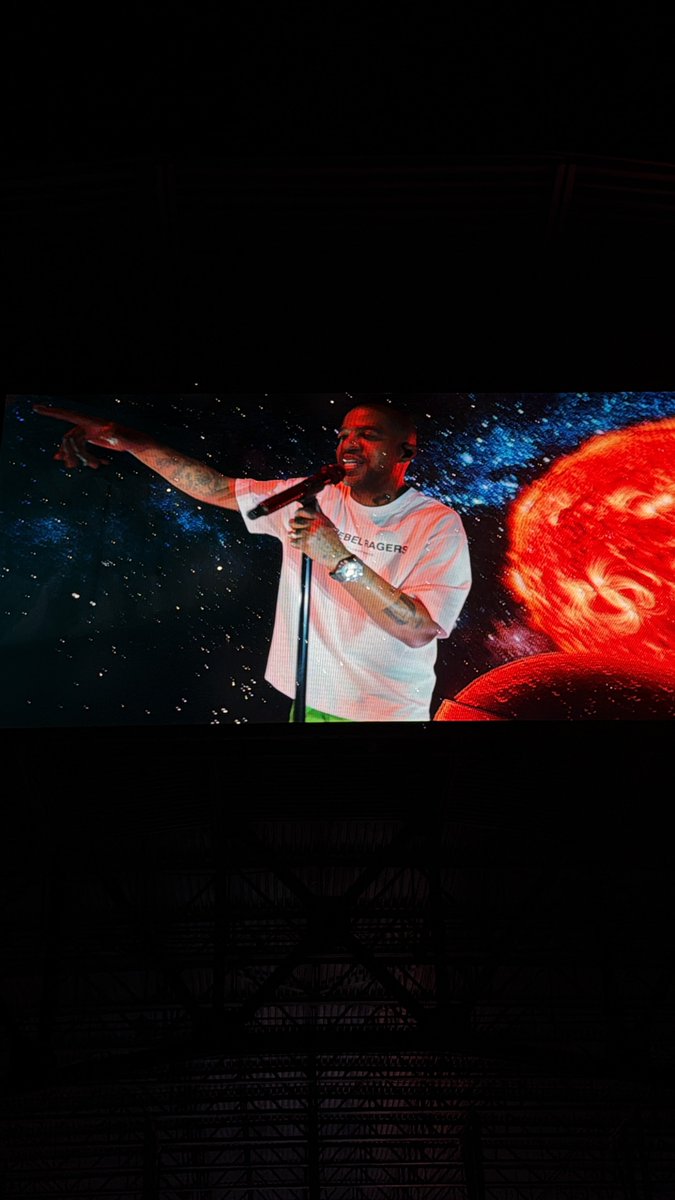 Lindiix_'s tweet photo. @KiDCuDi pics from the bristow show, such a good time🙏🙏 https://t.co/AcFpWRw9WA