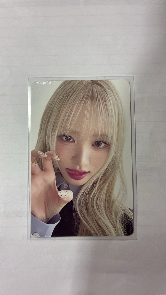angelizcal's tweet photo. the idol             vs.          the photocard 🤍 https://t.co/QL5QY5kYbi