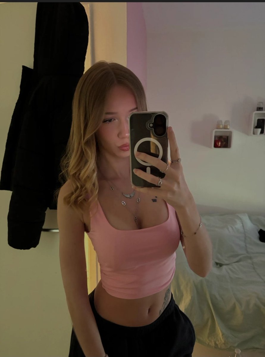 Lola 🍓 tweet media