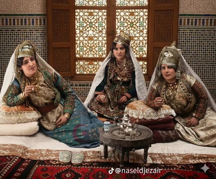 SidAliRais's tweet photo. Images anciennes de l'Algérie 🇩🇿,parce que ces images sont des clés que nous saisissons au vol, pour ouvrir dans la mémoire des portes que l'oubli avait condamnées pour toujours... https://t.co/5E7hvN6Ku0