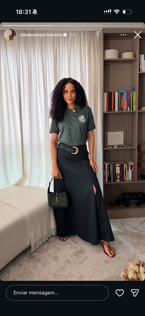larissaug_'s tweet photo. Na moral, não dá. É a esposa de jogador mais bonita e elegante que eu já vi. Pqp https://t.co/fHSLh9ppbu