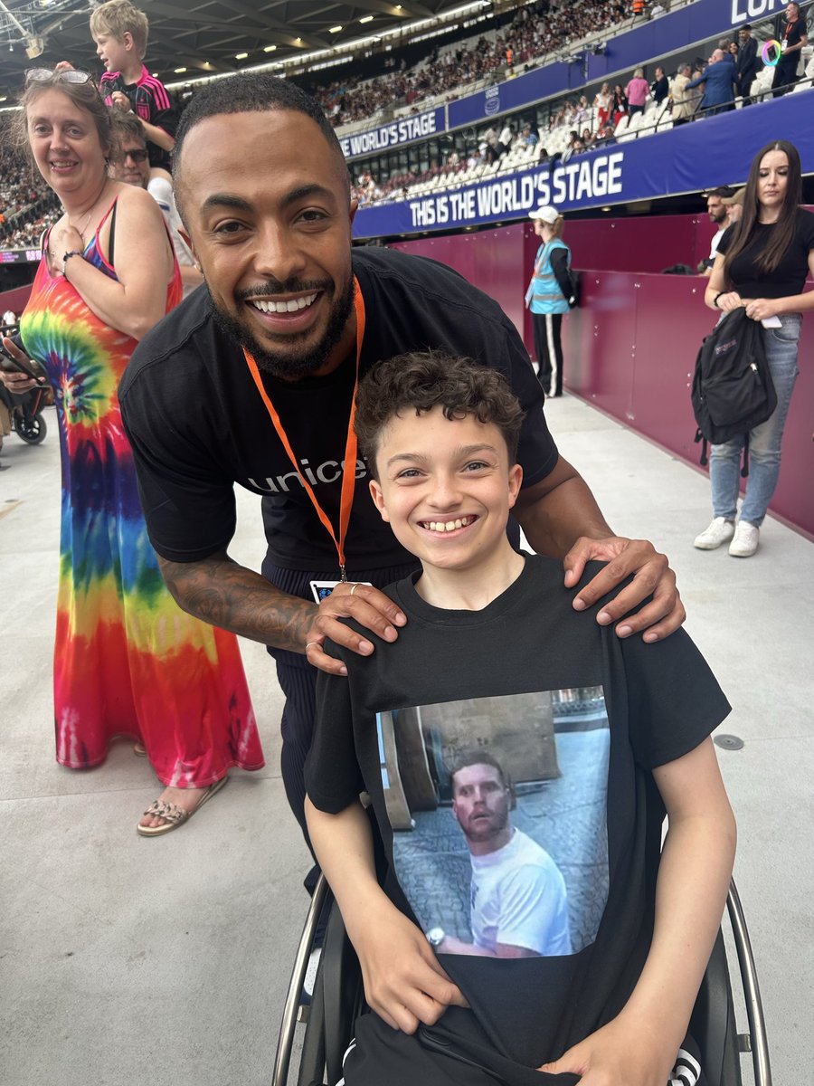 AMDearsley's tweet photo. Can #emersongrant2014 have your shirt  @Behzinga 

Was a great game @socceraid @LondonStadium #socceraid @TylerWestt @ITV @robbiewilliams https://t.co/AJcOTiZgSs