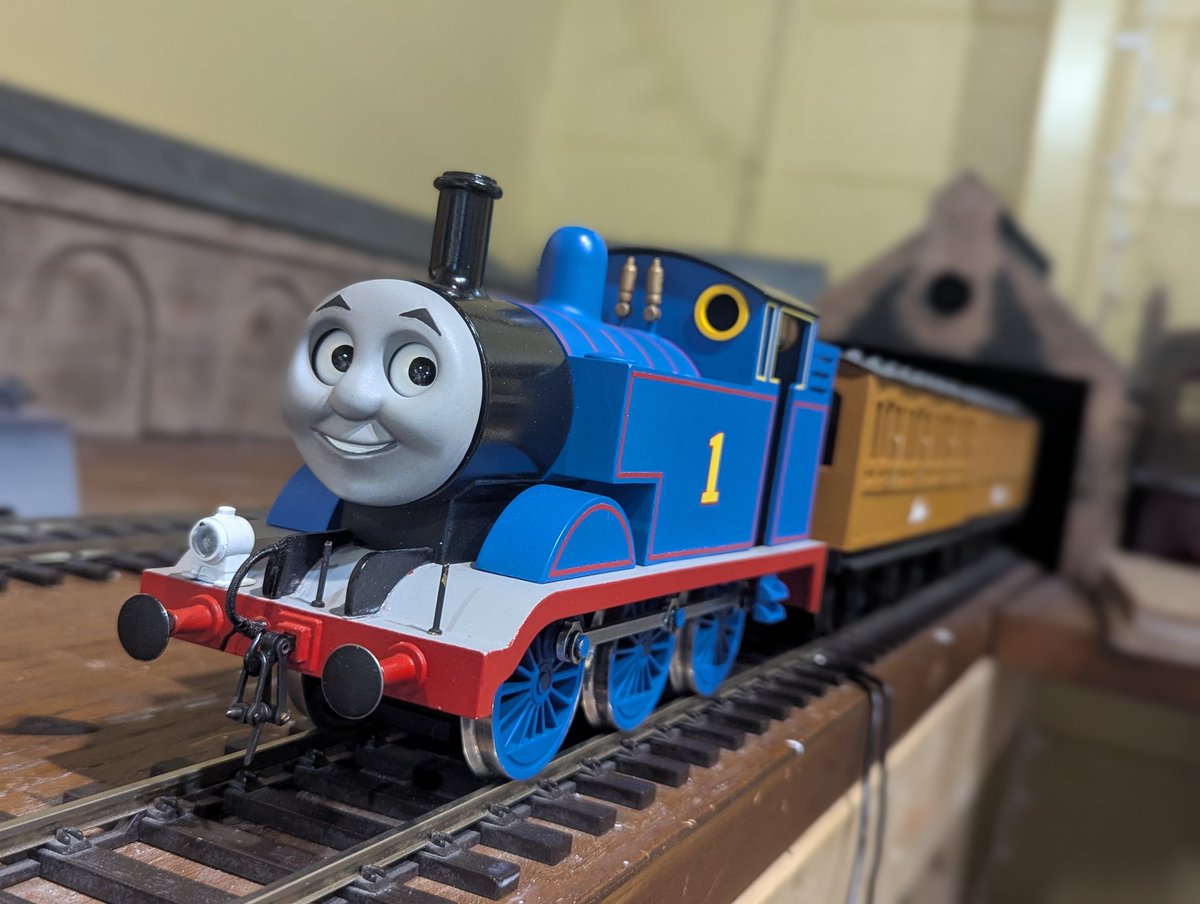 GingerOnRails's tweet photo. These coaches fought us at every step of the journey. From paint to handrails, seats and buffers. This project wouldn't be possible (or as fun) without my stellar friend @The_lbsc_thomas  💚
These coaches make a fantastic addition to our shared collection! https://t.co/Lsz5bVcH5l