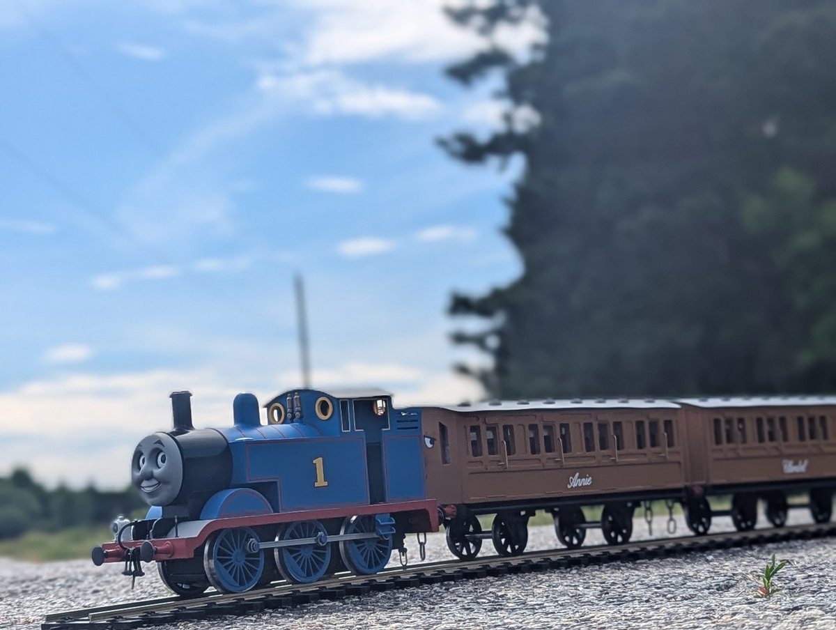 GingerOnRails's tweet photo. These coaches fought us at every step of the journey. From paint to handrails, seats and buffers. This project wouldn't be possible (or as fun) without my stellar friend @The_lbsc_thomas  💚
These coaches make a fantastic addition to our shared collection! https://t.co/Lsz5bVcH5l