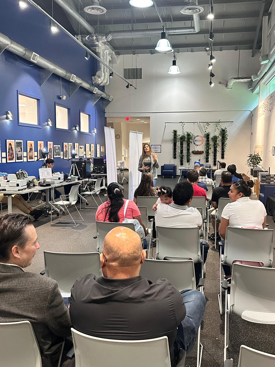 ConsulMexWas's tweet photo. Asimismo, Sara Dávila, de YWCA, impartió una charla sobre la importancia de contar con un plan de emergencia familiar y estar preparados ante situaciones imprevistas. https://t.co/1zktYh4EEp