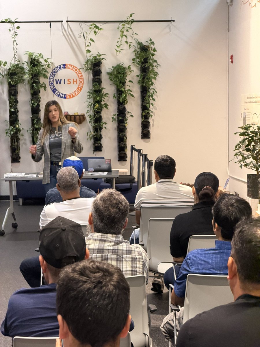 ConsulMexWas's tweet photo. Asimismo, Sara Dávila, de YWCA, impartió una charla sobre la importancia de contar con un plan de emergencia familiar y estar preparados ante situaciones imprevistas. https://t.co/1zktYh4EEp