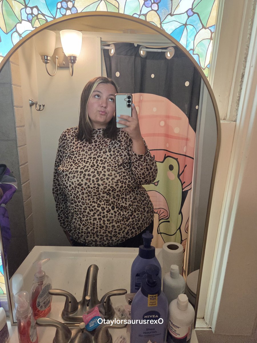 TayInBloomm's tweet photo. My outfit vs whats underneath hehe
°
#chubby #bbw #fat #bigtits #thick #bigass #2xl #yearnforme https://t.co/TVb9zcUGYr