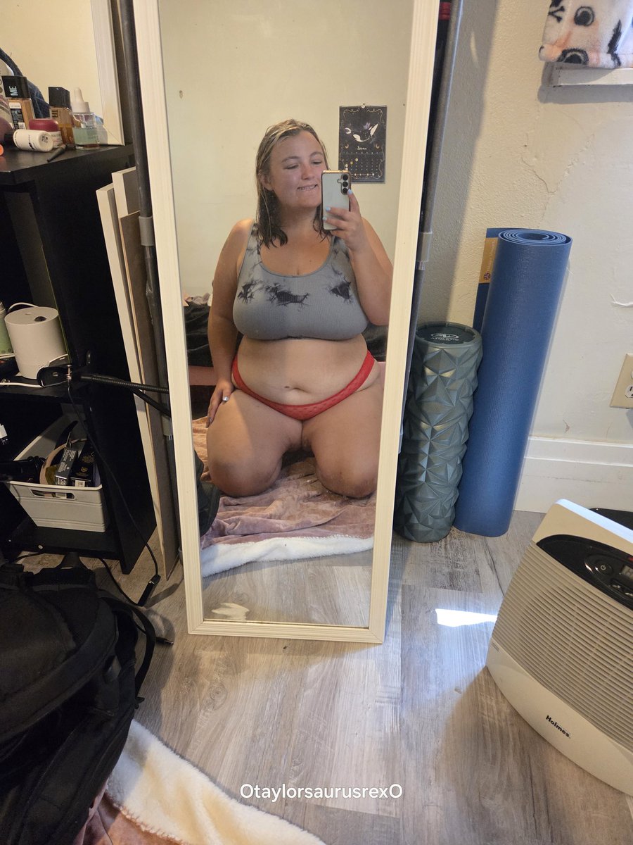 TayInBloomm's tweet photo. My outfit vs whats underneath hehe
°
#chubby #bbw #fat #bigtits #thick #bigass #2xl #yearnforme https://t.co/TVb9zcUGYr
