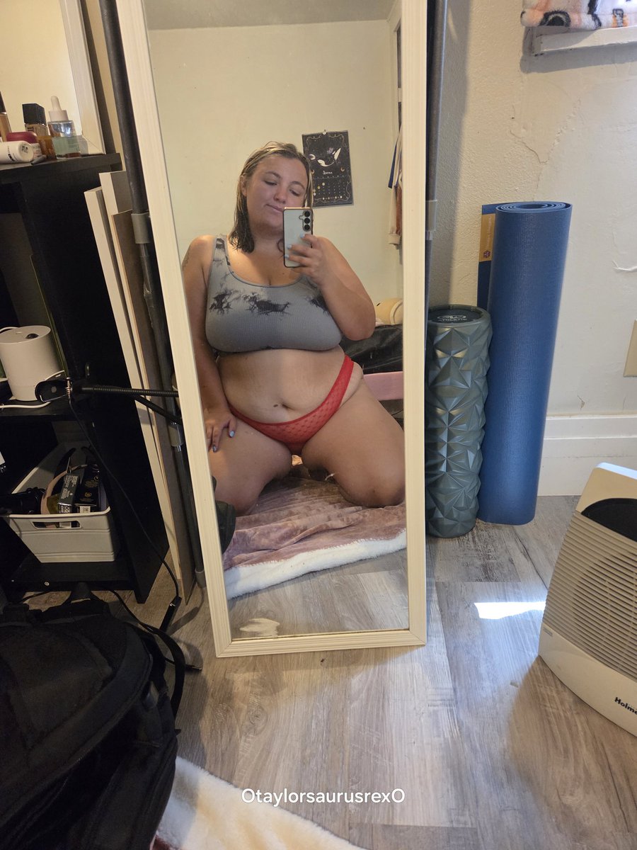 TayInBloomm's tweet photo. My outfit vs whats underneath hehe
°
#chubby #bbw #fat #bigtits #thick #bigass #2xl #yearnforme https://t.co/TVb9zcUGYr