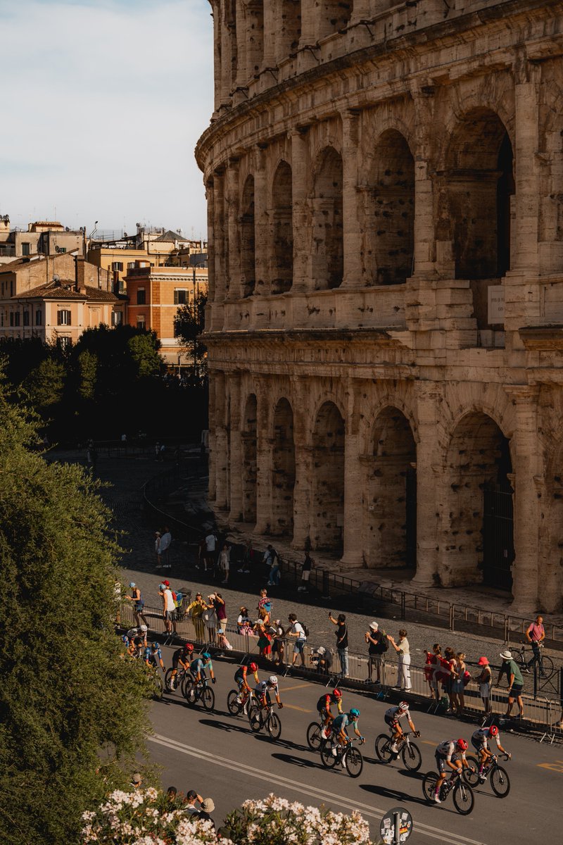 giroditalia's tweet photo. 🏛️ 𝐓𝐡𝐞 𝐄𝐭𝐞𝐫𝐧𝐚𝐥 𝐂𝐢𝐭𝐲

📸 LaPresse | MirrorMedia | @tony_esnault 

#GirodItalia @Roma https://t.co/9JkkMrTkn2