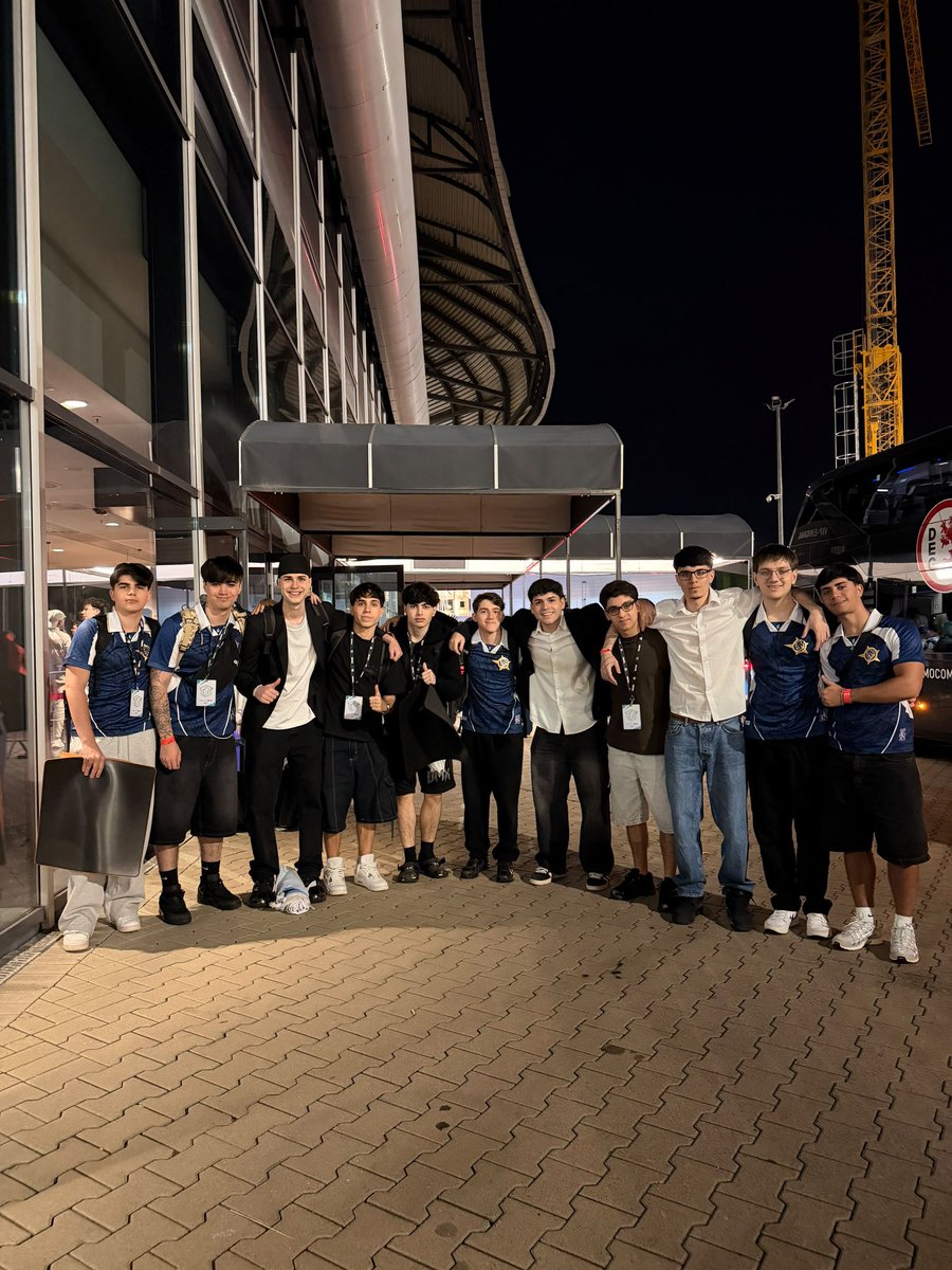 13steg's tweet photo. De verlo todos los años en casa por twitch a castear en el estadio, es un sueño cumplido para mi.
Gracias por hacer esto posible @gorilonfn @umbraaaa_ @DydyTw y a los pibes por representarnos de esta manera @randuimmm @LewaFn @romerofdps @k1ng @fazerfn 🇦🇷 https://t.co/xo6w8aKOKX