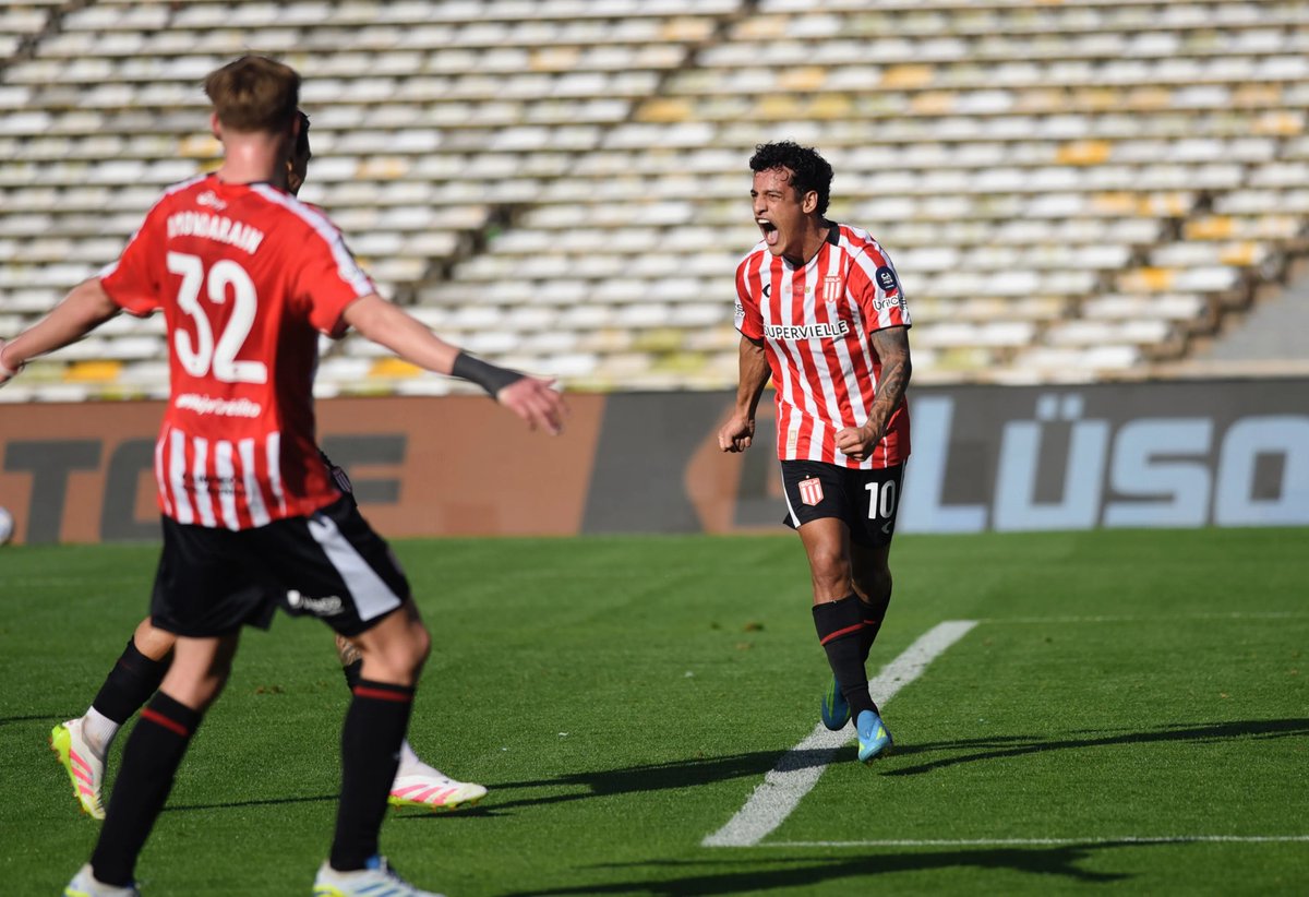 ecodeportivoLP's tweet photo. @EdelpOficial lo pasó por arriba a @RosarioCentral  y se metió en los octavos de final de @Copa_Argentina 
https://t.co/h9shjOJUSw
#EDLP #RosarioCentral https://t.co/jIaLHdTukj