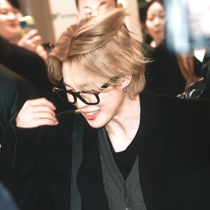 lyobinha's tweet photo. • #jikookau | Your Resignation Is Not Approved 🖇📑

Onde um secretário, cansado de ser maltratado pelo chefe, decide pedir demissão.

O problema é que o chefe, secretamente apaixonado por ele, não pretende aceitar. https://t.co/E7QADmfL1B