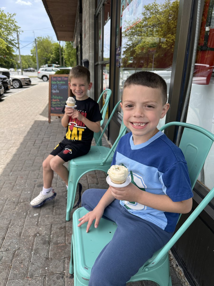 meganshea25's tweet photo. Pottery painting and ice cream with the cutest little painters who won the FR PTO auction prize! @FulmarsFinest @allyfallman https://t.co/mUSVQyHfDw