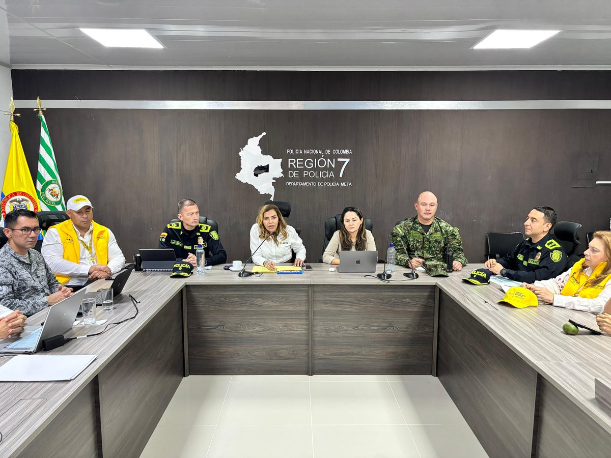 RafaelaCortesZ's tweet photo. Siendo las 4 de la tarde se han cerrado las urnas en el departamento y en todo el país. Quiero expresar mi reconocimiento y gratitud a quienes han hecho posible esta jornada democrática.

Gracias a la Registraduría, a la Procuraduría, a la Defensoría, a la Fiscalía, a los organismos de observación electoral, a las alcaldías, a los servidores públicos y, de manera muy especial, a los hombres y mujeres del Ejército y la Policía que hoy han trabajado sin descanso para proteger a los ciudadanos y garantizar la transparencia del proceso.

También un reconocimiento muy especial para los miles de jurados de votación que han asumido con responsabilidad, compromiso y vocación de servicio una de las tareas más importantes de la democracia. Ahora comienza para ellos una etapa fundamental del proceso: el conteo y registro de cada voto. Toda nuestra gratitud y respaldo para quienes, con rigor y transparencia, tienen en sus manos la responsabilidad de garantizar que la voluntad de los ciudadanos quede fielmente reflejada en los resultados.