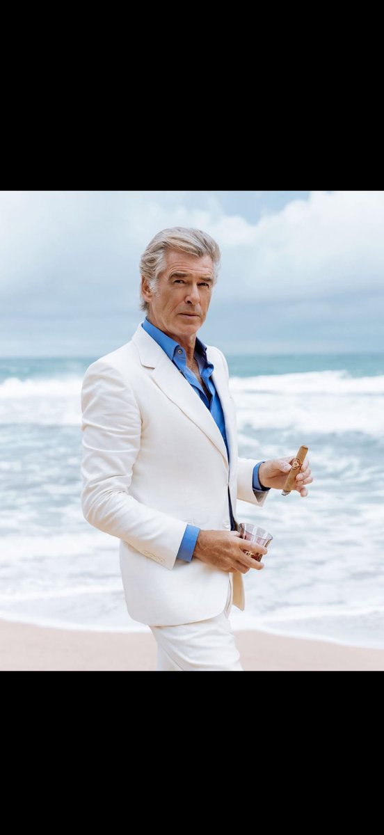 Sebdurand's tweet photo. Tu peux etre cool, mais tu ne peux pas etre Pierce Brosnam avec cigar et scotch cool. https://t.co/HHpTm2fthZ