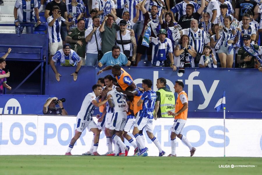 DiegoShelbyCDL's tweet photo. Por fin se acaba esta temporada de mierda, todo se ha quedado en un susto.

Decepción, sufrimiento, dolor, tristeza, asco..., no hay palabras suficientes para definir lo vivido esta temporada.

No nos merecíamos esto, tienen que rodar cabezas si o si a pesar de habernos salvado. https://t.co/Z8Mmp53nVI