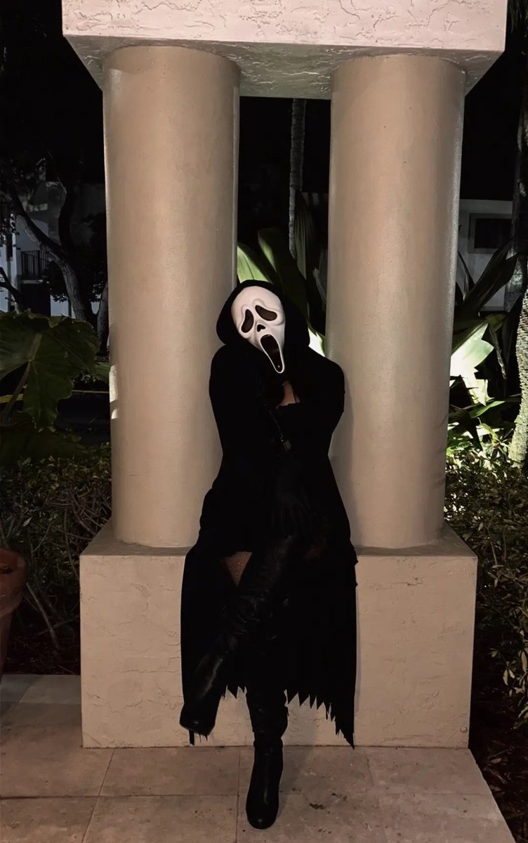 DEMONSKATH's tweet photo. ⠀⠀
              “qual é o seu filme de terror preferido?”
⠀⠀⠀⠀   #𝐹��𝑛𝑡𝑎𝑠𝑦𝐴𝑡𝑌𝑎𝑙𝑒 https://t.co/6j1sB0kEZX