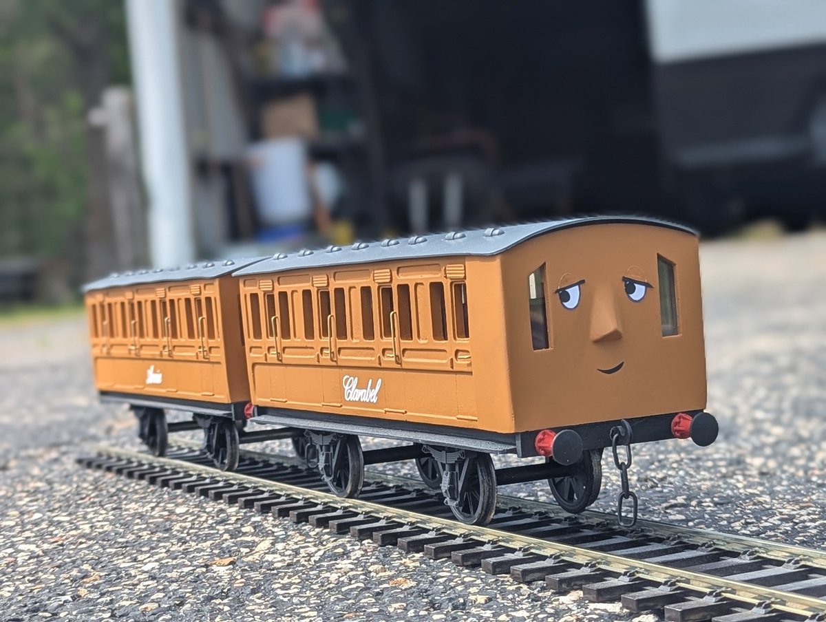 GingerOnRails's tweet photo. Not beach huts anymore! 
I'm proud to reveal my Gauge 1 Annie &amp; Clarabel! 
Built to Season 5 condition!
Build thread below ⬇️🧵 https://t.co/Sl42tKMkyg