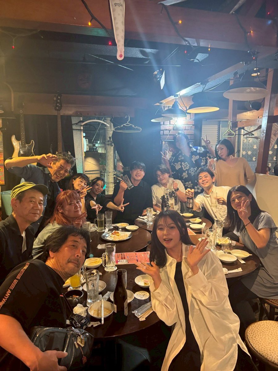 tk19590304's tweet photo. 【More More Funds】終演しました。
ありがとうございました。

2人の娘から、
「バカ親父」、「死に逃げさせない」
支店長のシゲさんから
「あのジジイ」との心ない言葉に
傷つきながら😂
楽しく過ごせました🤗❗️

左から
2人の娘と愛人❤️
女性👩‍🍼キャストとハーレム❤️
打ち上げ🚀🍺！

＃モアファン https://t.co/xJ3O2T2VhE
