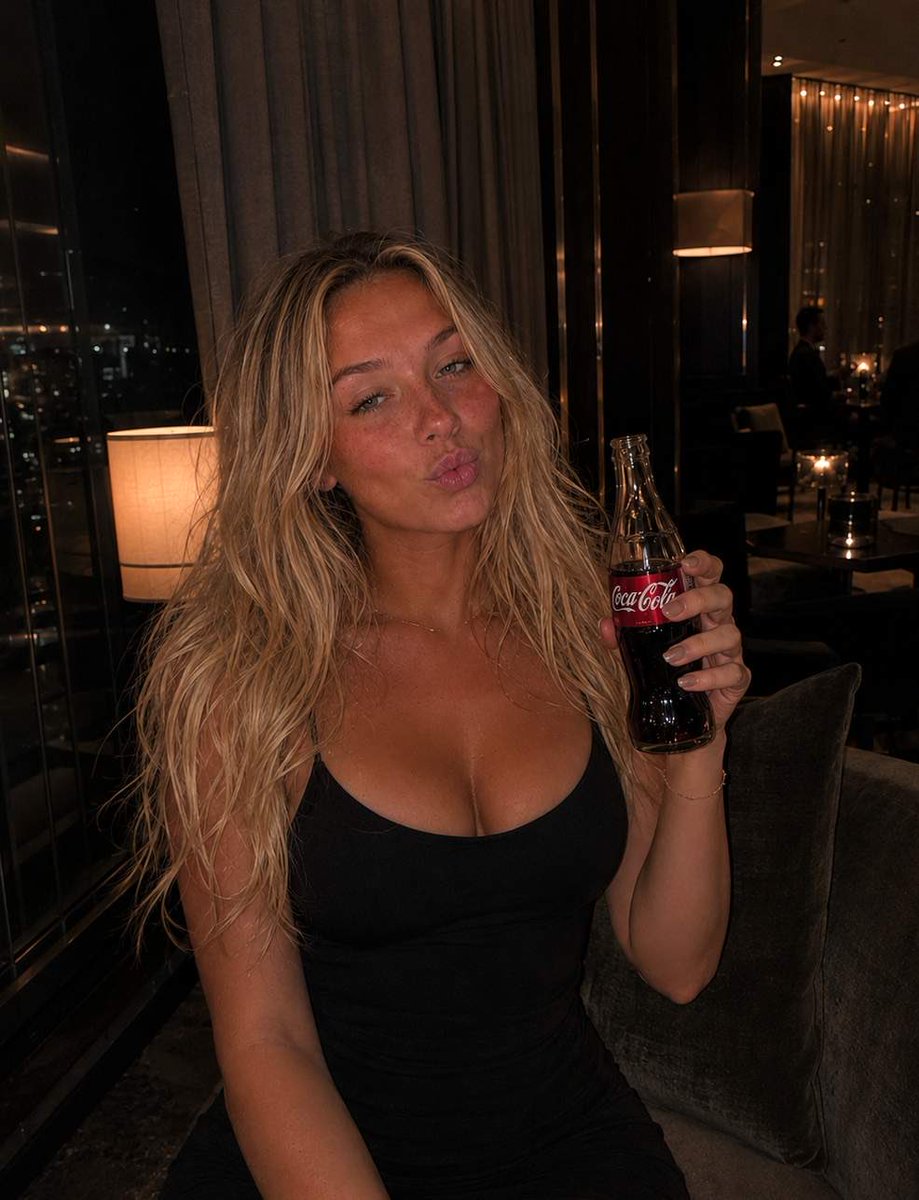 theheatelzer's tweet photo. Would you go on a date with me? https://t.co/JYLNtfYysK