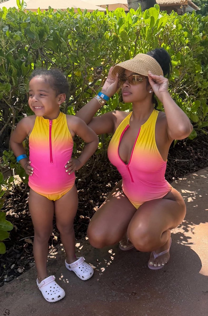SunnyBanks_'s tweet photo. Taina shared some Hawaii vacation photos with the kids 🥰😍 https://t.co/S51UAxxiA3