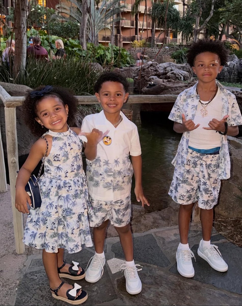 SunnyBanks_'s tweet photo. Taina shared some Hawaii vacation photos with the kids 🥰😍 https://t.co/S51UAxxiA3