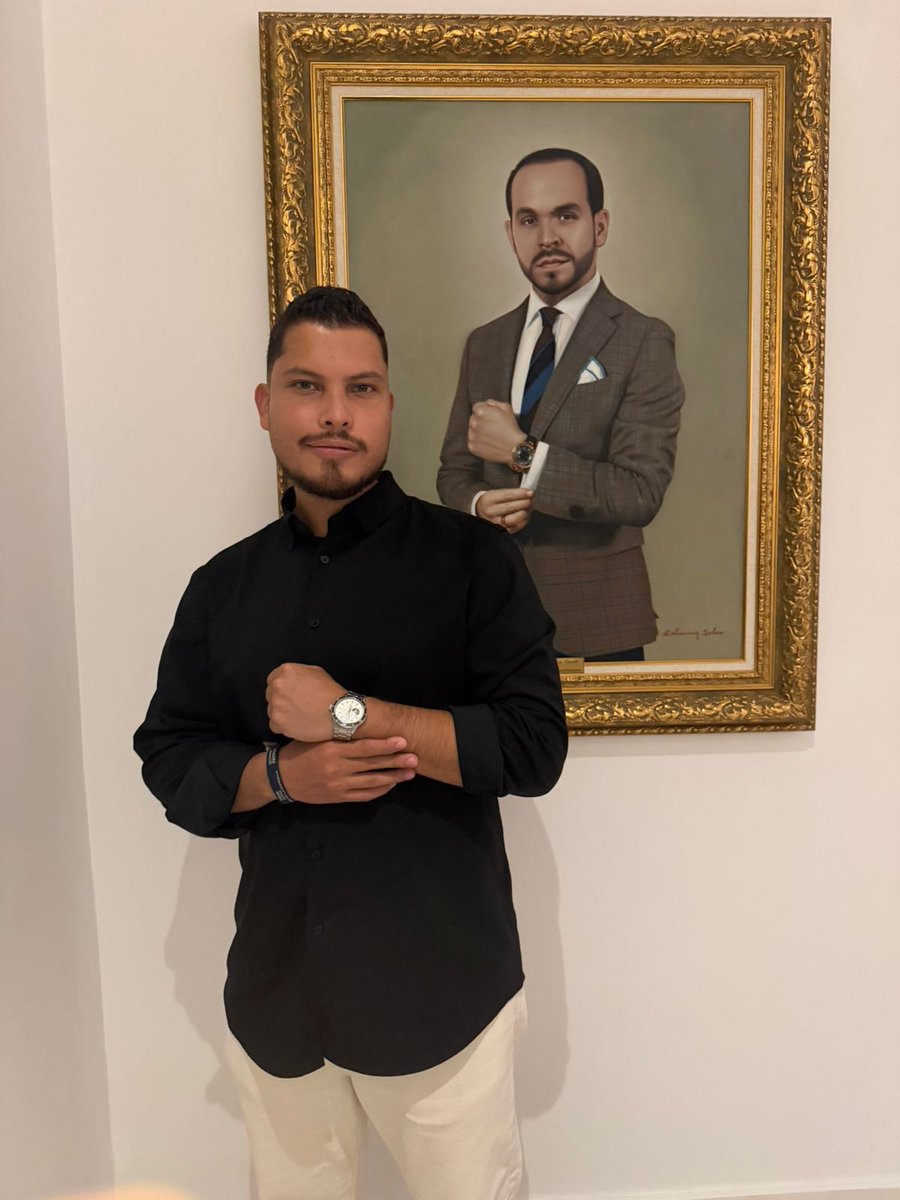 AdrianaVeterin's tweet photo. ME ENCANTA ESTE PELADO

Santiago Giraldo y su equipo acaban de dar una lección de comunicación política. Sin curules, sin grandes medios y enfrentando amenazas, perfilamientos y ataques permanentes, lograron imponer una narrativa en la conversación nacional.

Durante meses les dijeron que dividían, que le quitaban votos a la campaña y que la estaban dañando. Les exigieron silencio, los atacaron y desacreditaron cada una de sus advertencias.

No cedieron. Apostaron por el contraste, la multiplicación y la batalla cultural. El tiempo terminó dándoles la razón.

Mientras otros sumaban políticos, ellos multiplicaron ciudadanos. Y al final, el resultado fue contundente: más de 10 millones de votos confirmaron que estaban del lado correcto de la historia. Lo que muchos llamaron un error terminó convirtiéndose en una de las estrategias de comunicación política más exitosas de la historia de Colombia. 🇨🇴🔥