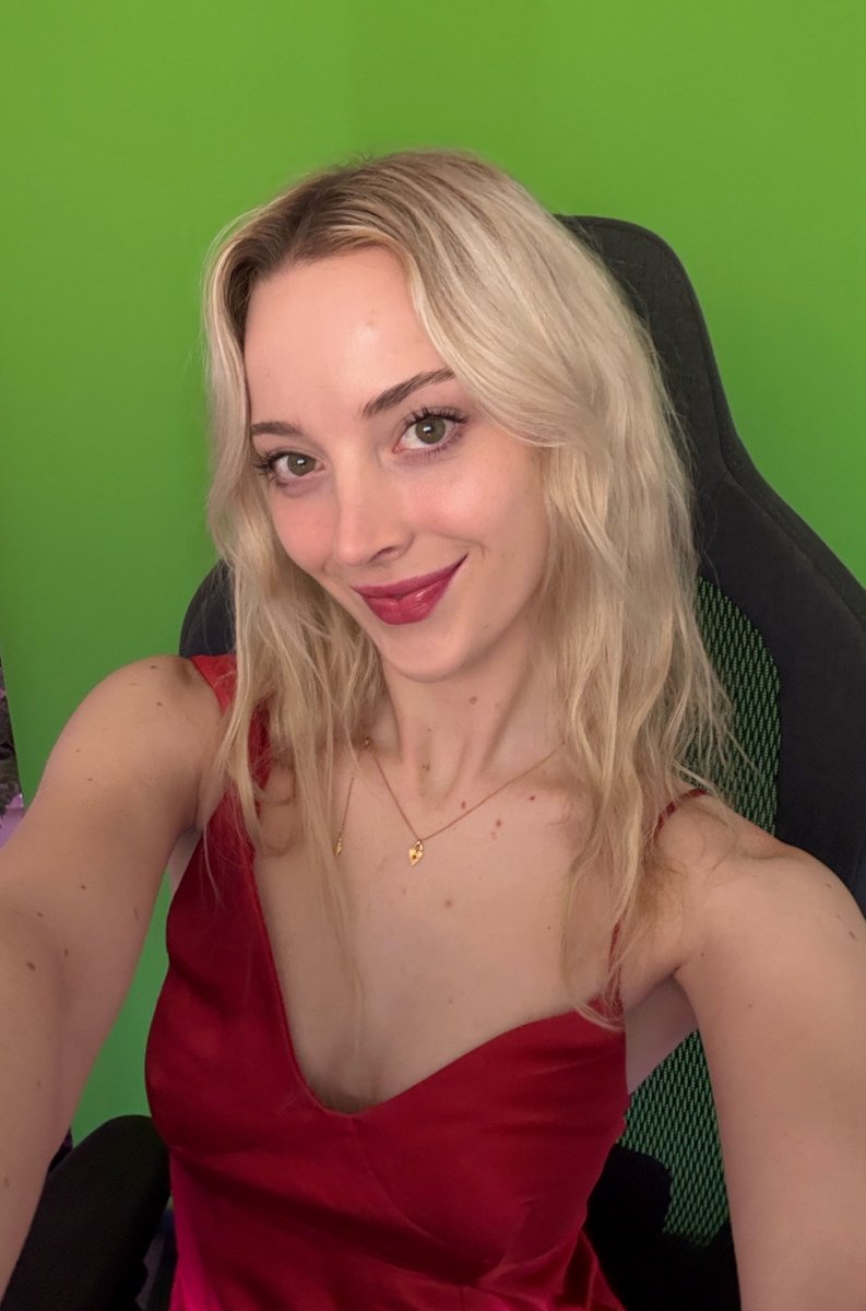 itsBubbell's tweet photo. ❗️Starting James Bond: 007 First Light ❗️

keen for elegance, violence and cocktails !! https://t.co/Nkd6rezeyO