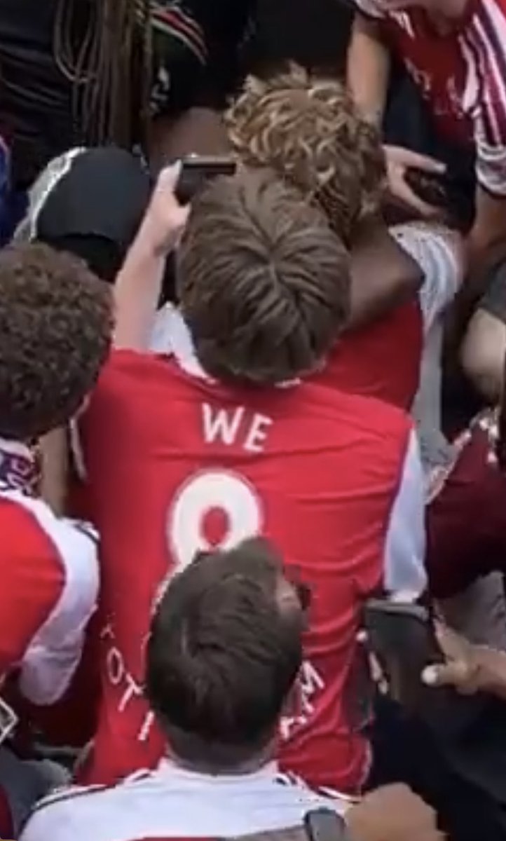 fcfc____'s tweet photo. “We 8 Tottenham” fucking hell that is diabolical how can you leave the house in that shit man 😭 https://t.co/P2Ph6Kxuzq