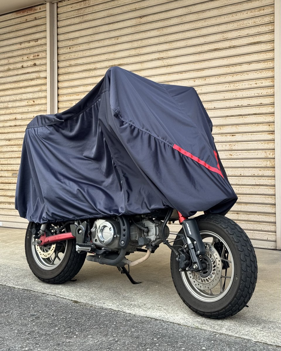 TashiroCRONE's tweet photo. CR-1 EASILY FIT INNER BIKE COVERを社員のバイクにかけてみましたシリーズ④
MONKEY125にハーフタイプをかけています。
ハーフタイプだとタイヤの土や汚れを巻き込まず、脱着時の車体へのキズのリスクを軽減できます。
https://t.co/y3P307bCAR
#CR1 https://t.co/amzJpP7k2B