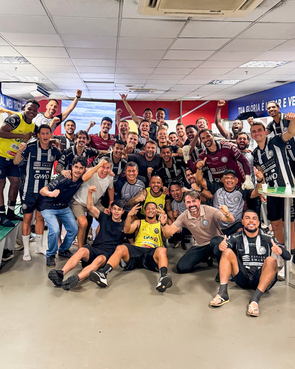 OFECoficial's tweet photo. Podem falar o que quiserem, mas minha foto favorita sempre é a foto_da_vitoria.jpg 📸🫶

#SouFantasma #SerieB https://t.co/kRImySiEjA
