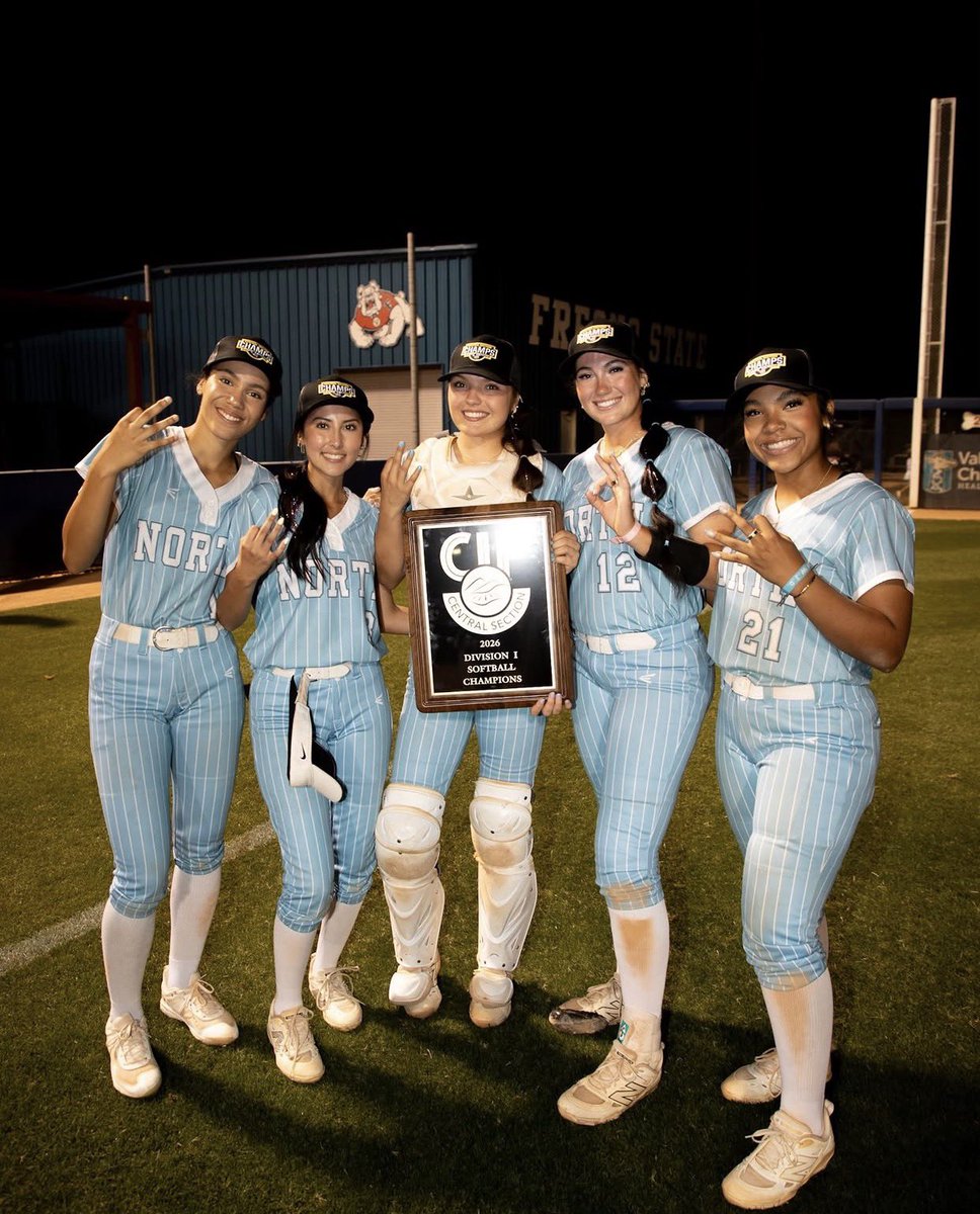 rileygrealy's tweet photo. VALLEY CHAMPS!! A huge team win got us the three-peat last night! I went 2-2 with a sac fly, double, walk, home run, and 5 RBIs. I love this group of girls and I am so proud to be a Bronco! 
@TKrobetzky @madiegreen27 @JustinShults33 @Darnellwestbro1 @MikeMeyersFIU @BclarkUSA https://t.co/2RAZpJq6P1