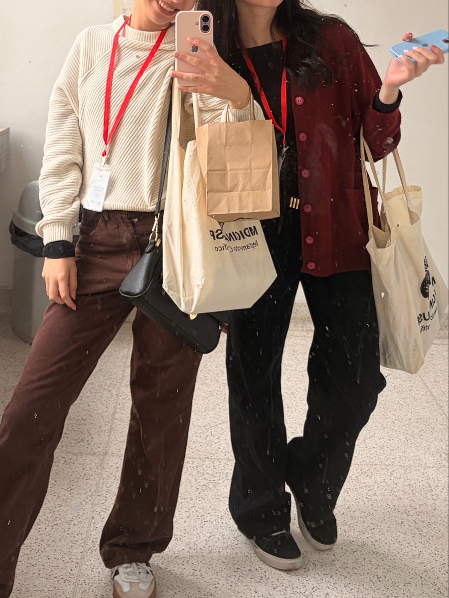 nic_lindinhaa's tweet photo. hoje eu &amp; a @studynahh no workshop da med usp!! finalmente nos conhecemos pessoalmente!! 💌🩺🌟 https://t.co/gq8Js3Ho3E