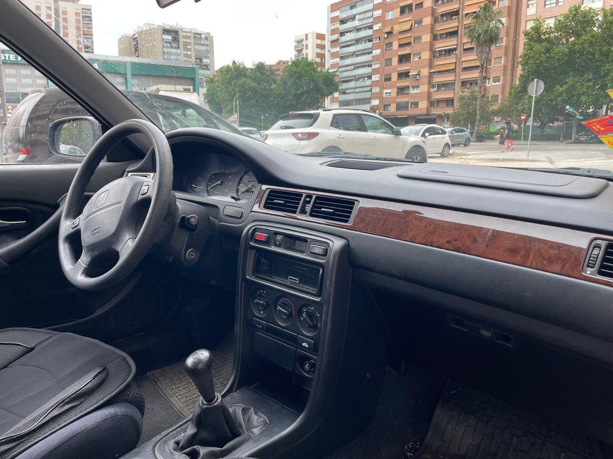 jordiardit's tweet photo. Vendemos el coche de mi padre: Honda Civic 1.5i VTEC-E 5p 1996. Siempre en garaje, muy cuidado, poco uso, 107mil kms. Lo he probado hoy y, joder, me gusta más que los tricilíndricos de hoy 🤣 ¿Cuánto pedimos? @GuilleAlfonsin @JFCalero https://t.co/yJ2DFZe3HI