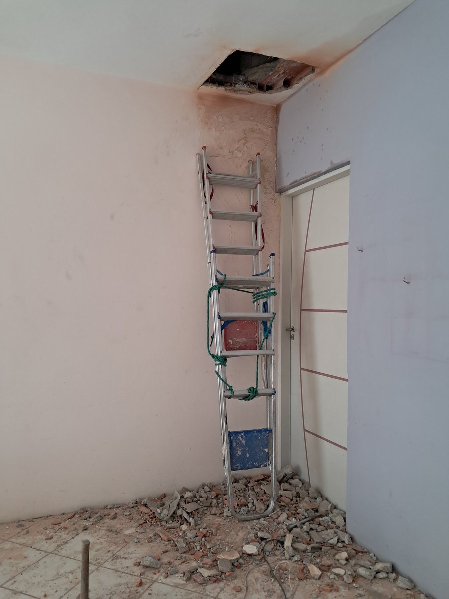 SEIS_VI's tweet photo. Ta eu e o diabo com medo da casa da minha mãe! https://t.co/Y47AFMe88L