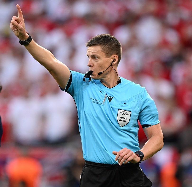 SkipDeBusk's tweet photo. @TrollFootball Legendary referee! https://t.co/cuSqXQMDpa