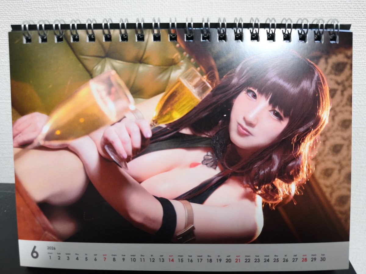 Canna_132's tweet photo. 毎月恒例今月のカレンダー更新   みんとさん(@yumeruuu)カレンダー   
6月はDSR-50!!🥰セクシーで妖艶さが凄くよき…
直近でローレライもやられてて素敵でしたね!!🍷 https://t.co/fOJBEeymWu