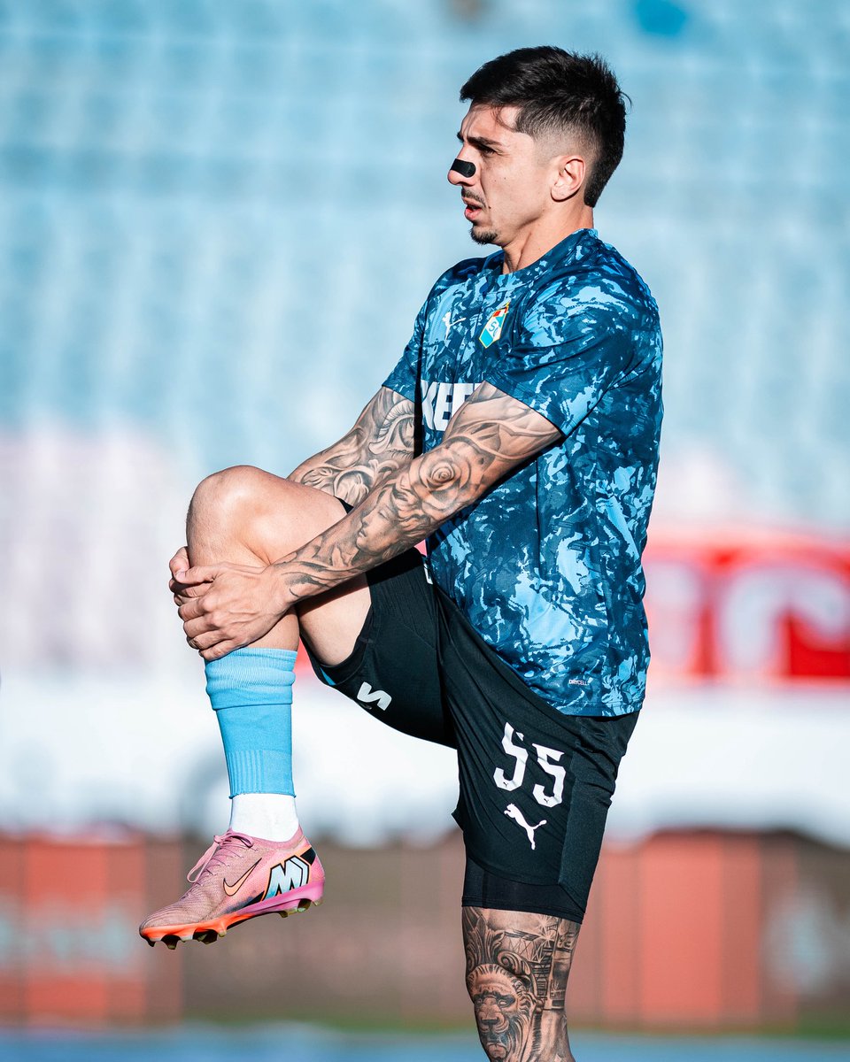 ClubSCristal's tweet photo. Entrada en calor 

🔜 En breve inicia el partido 🆚 Cienciano ⚽️

#FuerzaCristal https://t.co/MCEIsC4i5d