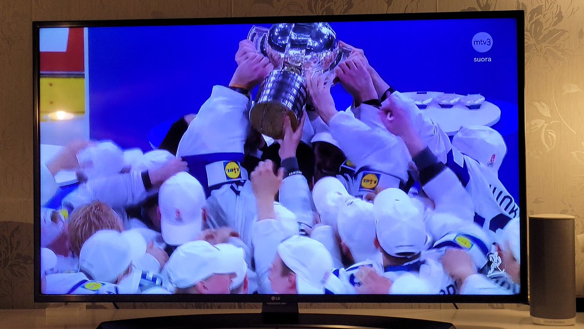 taskivei's tweet photo. Niinhän siinä taas kävi. Suomi voitti. Voiton avaimet luotiin toisen erän alussa, jolloin Suomi pääsi treenaamaan kolmella pelaamista. Jatkoajalla helähti Heleniuksen kuti maaliin. https://t.co/Mc0WKK1dXe
