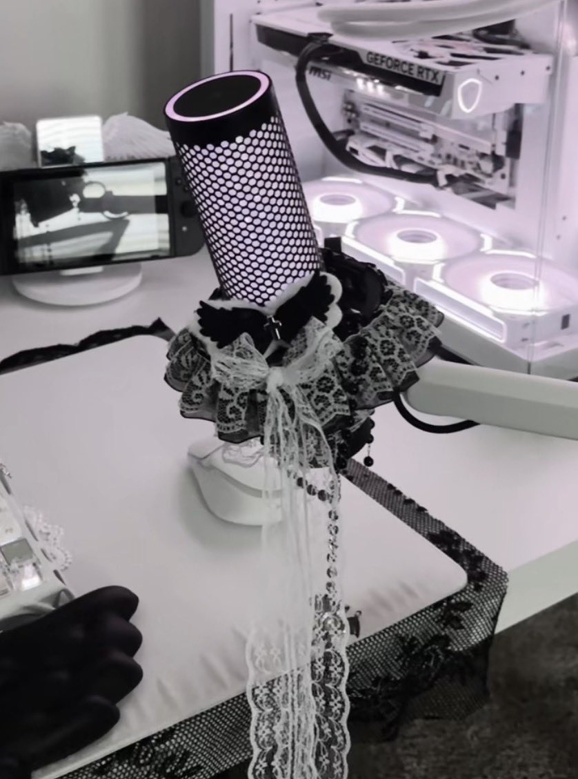 heaartlocket's tweet photo. mic n boom arm finally came in !! #pc #pcsetup https://t.co/sYOLGjX2Yc