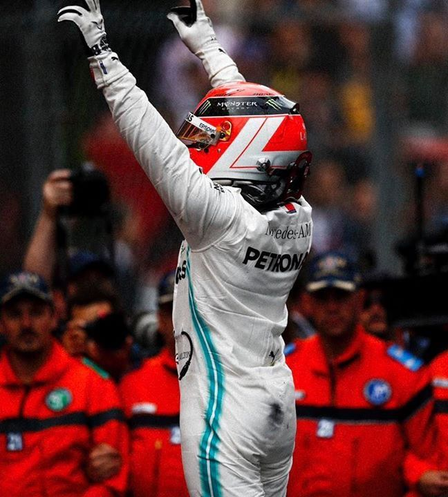 lewsinner's tweet photo. SEMANA DE CARRERA: MONACO 🇲🇨

Los numeros de Lewis Hamilton en las tierras monegascas:

🥇Victorias : 3
🏅Podios : 7
⏱️Poles : 2

Llegamos a Monaco con Lewis siendo el mejor piloto de Ferrari, a un circuito que nos favorece, con la sangre en el ojo y el hambre de victorias

🐐😋 https://t.co/McAHwhaE4A