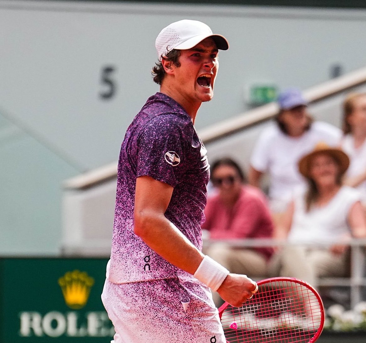 faicalilboudo08's tweet photo. Je me régale depuis 18H !!! 👌🏽👌🏽👌🏽

Joao Fonseca vs Casper Ruud  

Sur Canal + sport5 #RolandGarros https://t.co/SXcHee2d2J